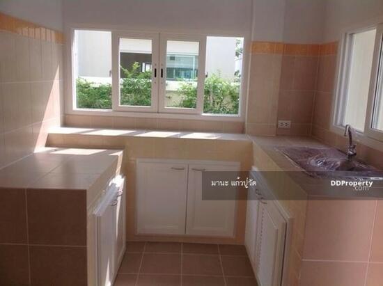 ให้เช่า  บ้านเดี่ยว2ชั้น 76ตรว. สภาพใหม่  3ห้องนอน 3ห้องน้ำ พร้อมเฟอร์นิเจอร์ ถนน เลียบคลองสอง ใกล้แฟชั่นไอแลนด์  ให้เช่า25,000/เดือน